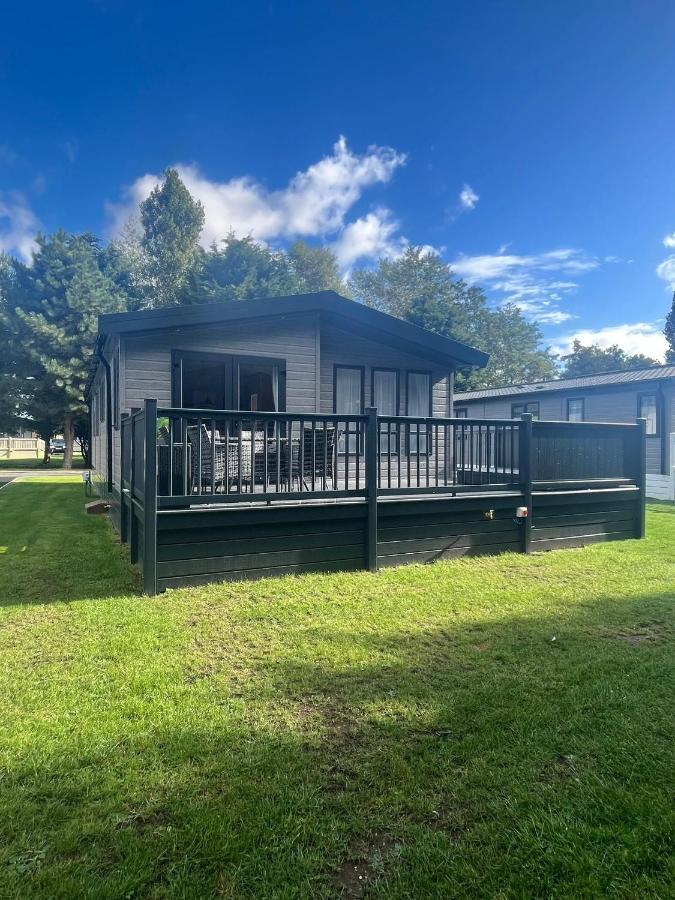 Copse View Lodge With Hot Tub York Exterior foto