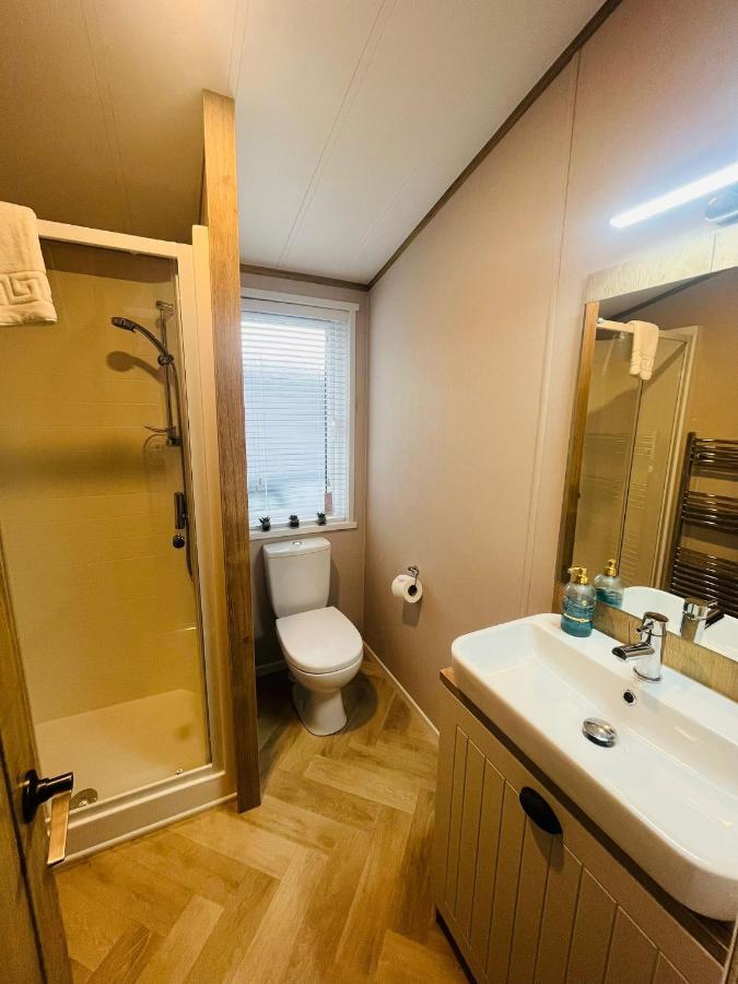 Copse View Lodge With Hot Tub York Exterior foto